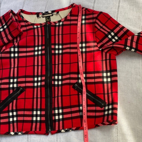 Cartise Red and Black Tartan Cropped Jacket with Zipper - Picture 7 of 10